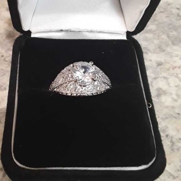 s925  Silver Sz 10 CZ Rhinestone Diamond Ring NIB - Picture 3 of 4